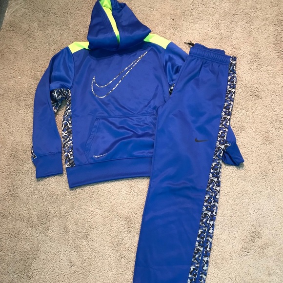 nike matching sweatpants and hoodie